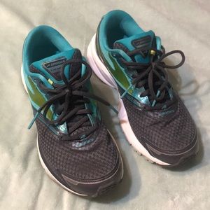 Brooks Launch 4 shoes size 8.5